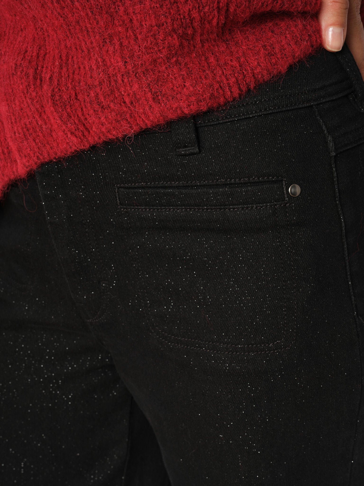 Modelshot / Black / Detail